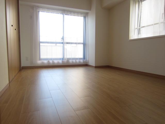 Non-living room. Indoor (10 May 2013) Shooting