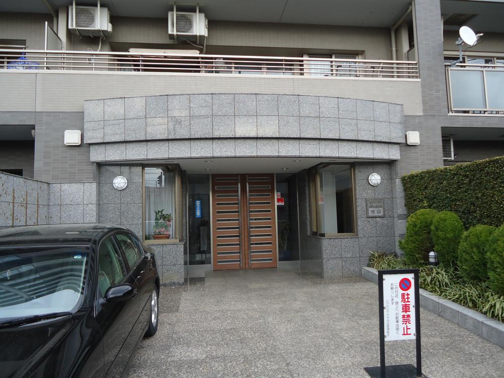 Entrance. Common areas