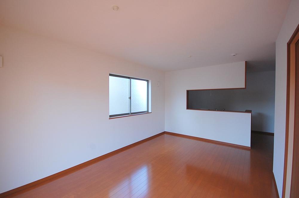 Same specifications photos (living). (3 Building) same specification