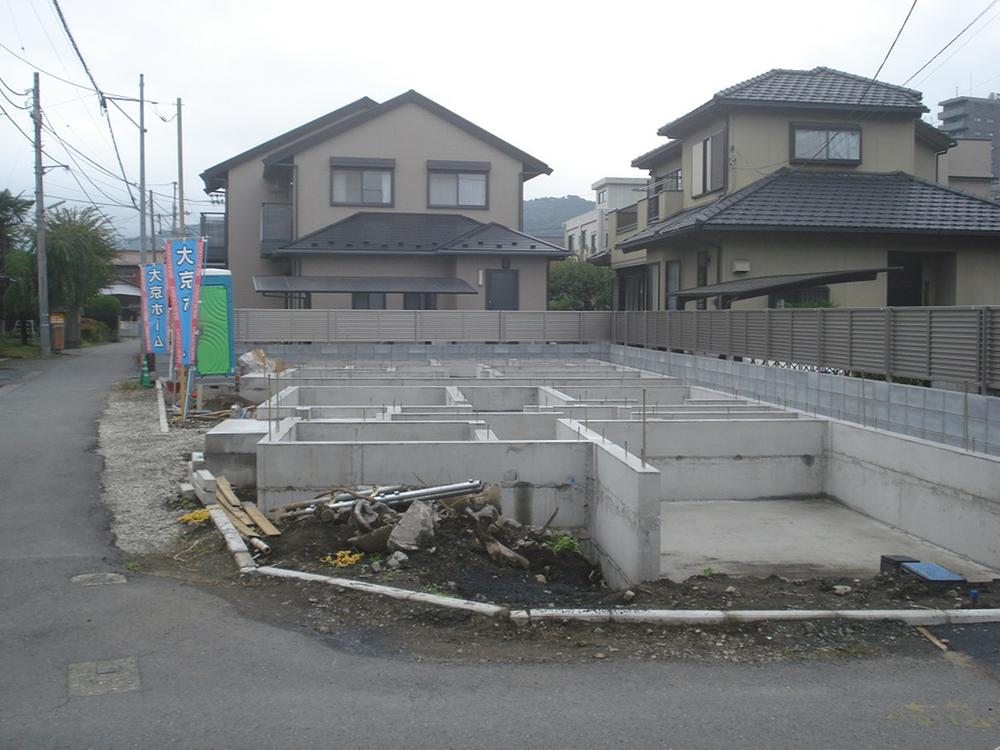 Local photos, including front road. Local (October 4, 2013) Shooting