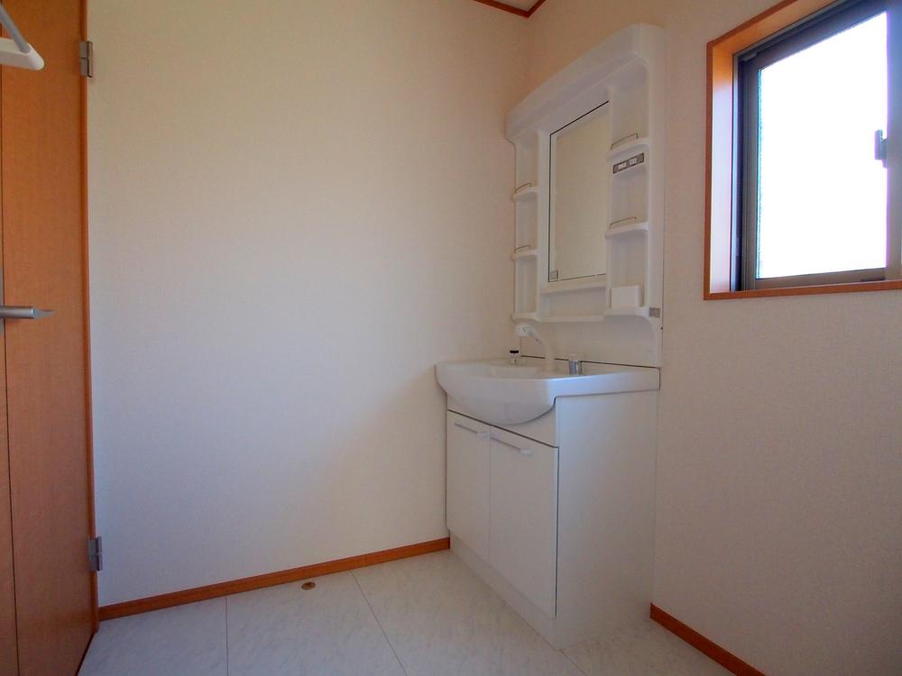 Wash basin, toilet. Washroom