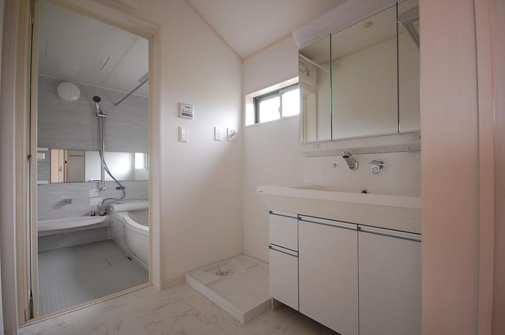 Wash basin, toilet. The company construction cases