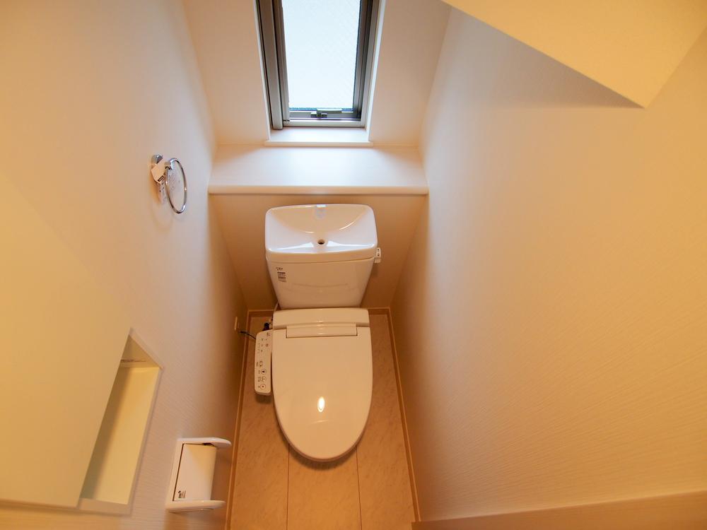 Toilet. Indoor (10 May 2013) Shooting