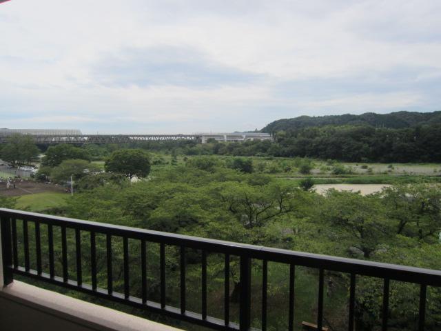 View photos from the dwelling unit. View from the site (August 2013) Shooting