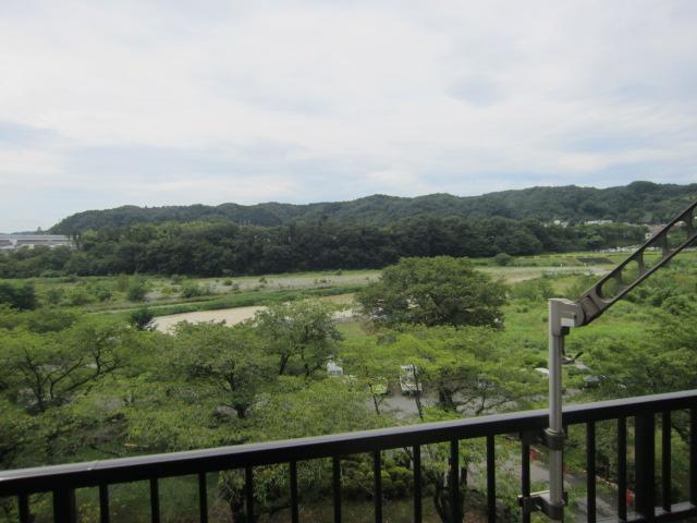 View photos from the dwelling unit. View from the site (August 2013) Shooting