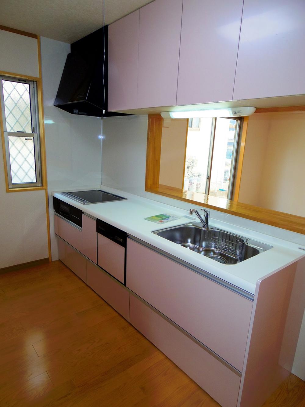 Kitchen. IH, Dishwasher, Cupboard hanging with elevator