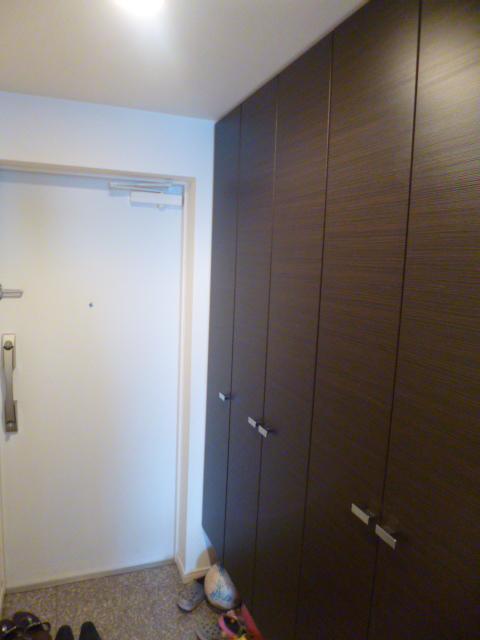 Entrance. Local (September 2013) Shooting