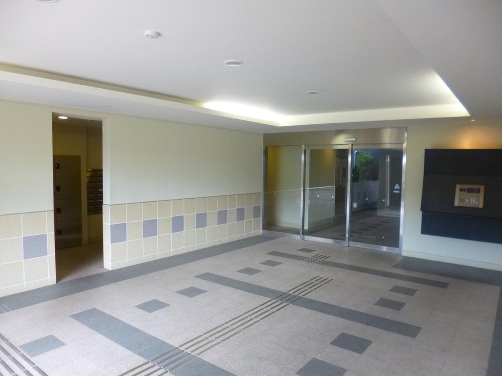 Entrance. Local (September 2013) Shooting