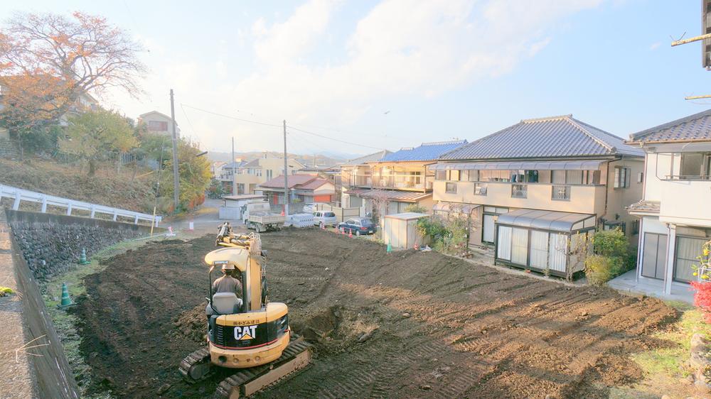 Local photos, including front road. 2013 November shooting