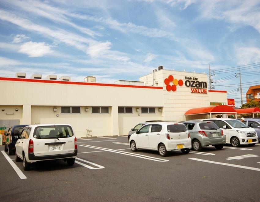 Drug store. 600m until Ozamu