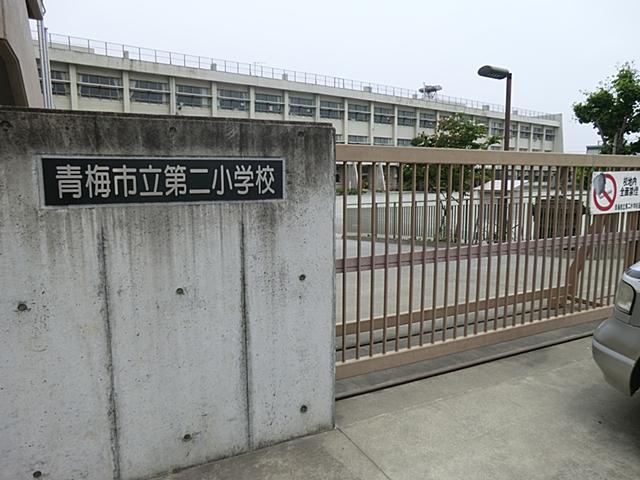 Primary school. Ome stand up to the second elementary school 676m