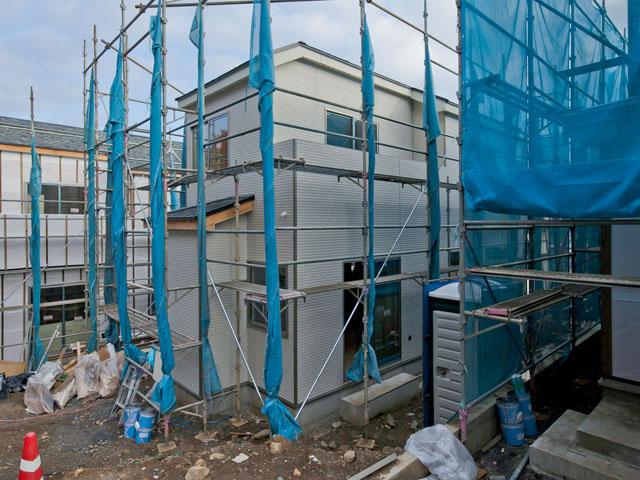 Local photos, including front road. Local (13 December) shooting