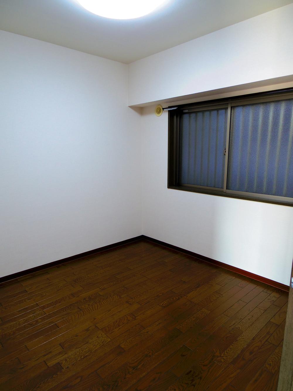 Non-living room. 4.6 Pledge Western-style