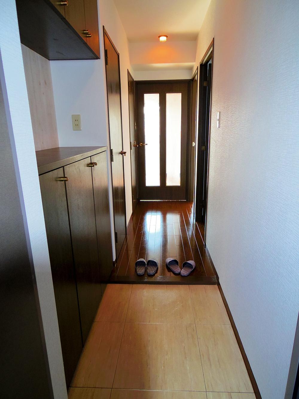 Entrance. Local (11 May 2013) Shooting