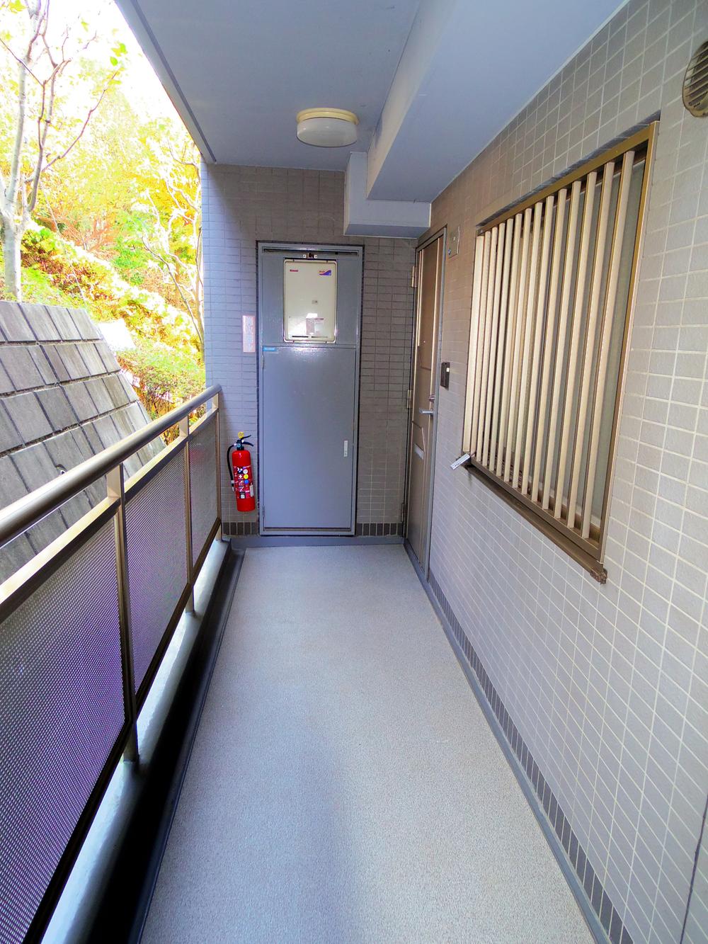 Other common areas. Entrance before passage