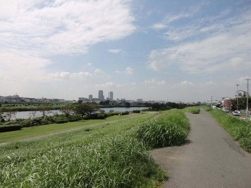 Other Environmental Photo. Tama 50m until the dry riverbed