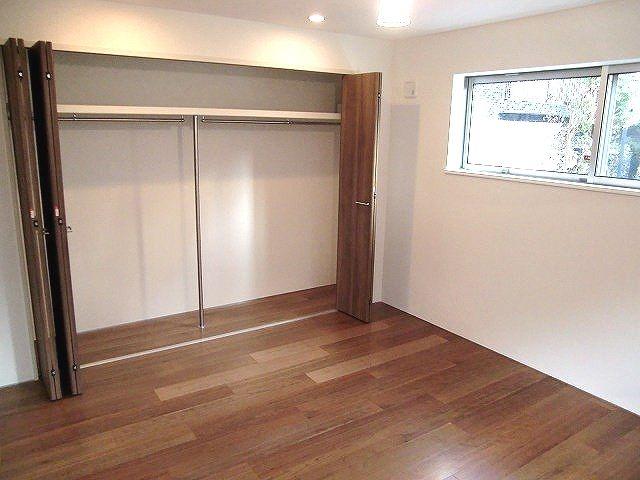 Non-living room. Site