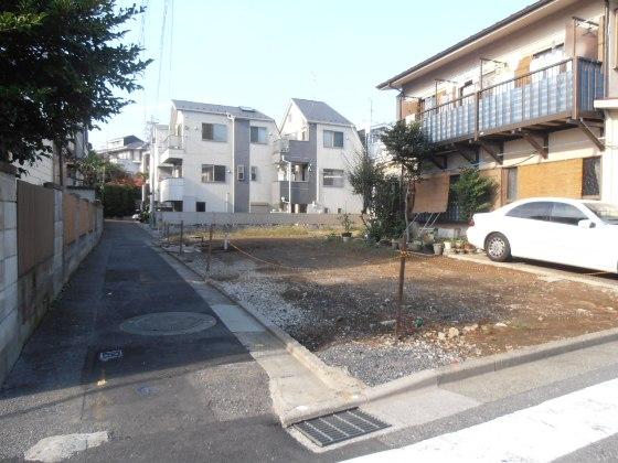 Local photos, including front road. Local (11 May 2013) Shooting