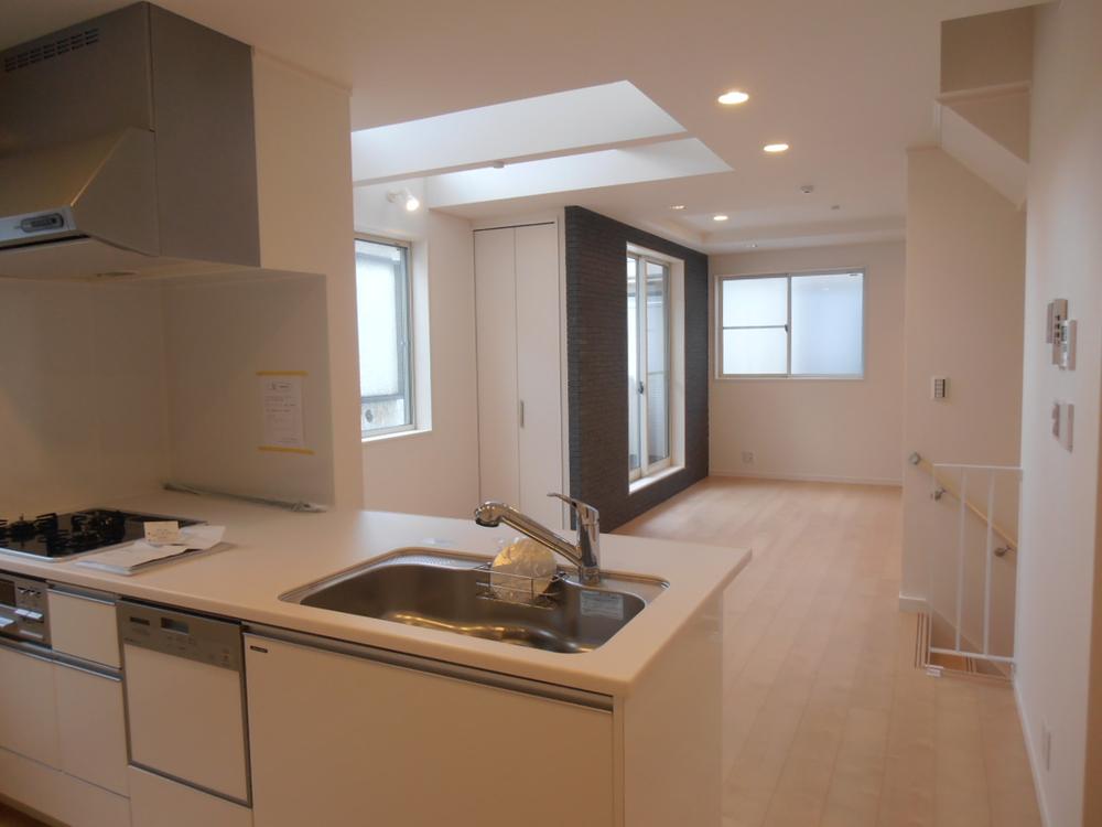 Same specifications photos (living)