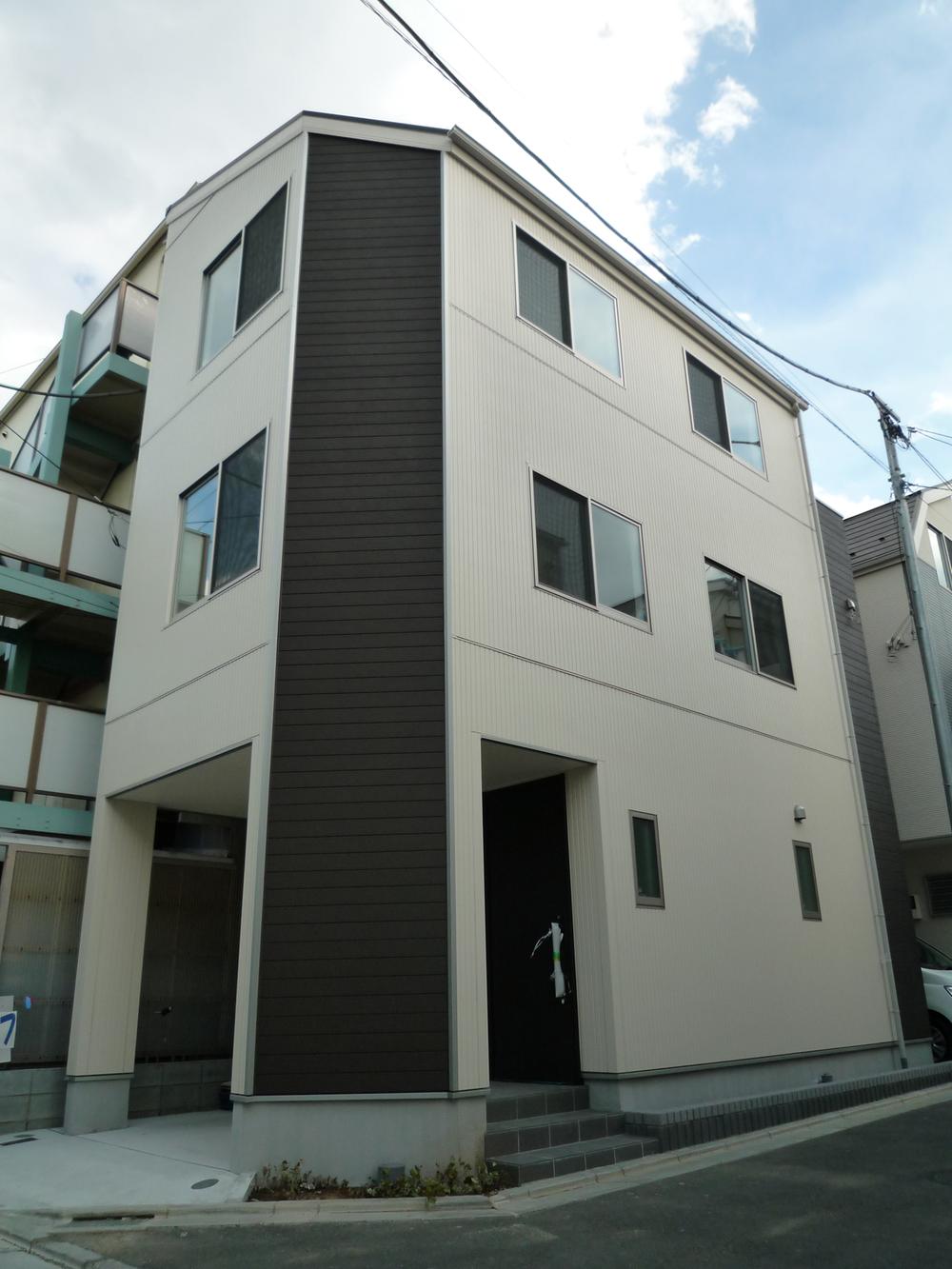 Rendering (appearance). Example of construction