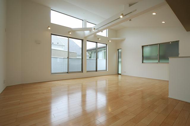 Same specifications photos (living). Example of construction