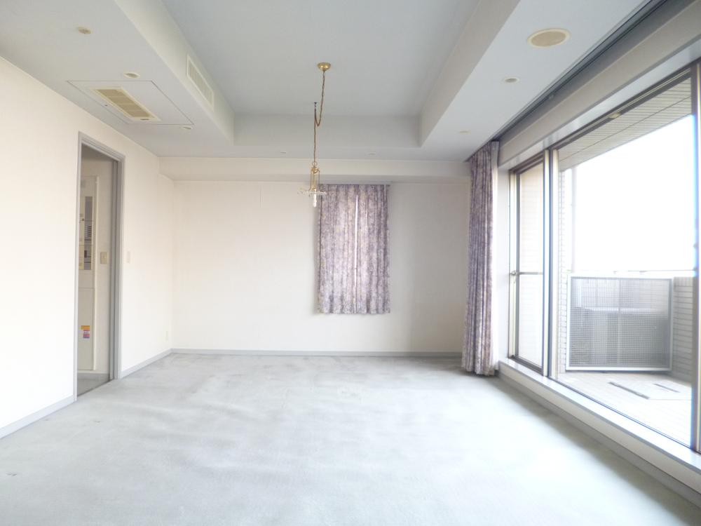 Living. Local (June 2013) Shooting