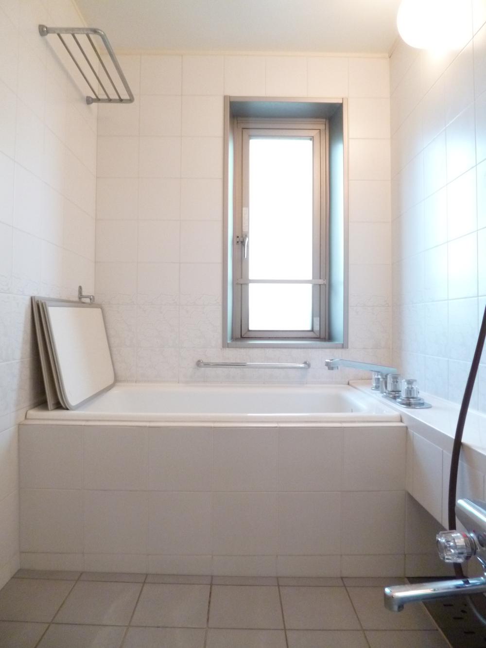 Bathroom. Local (June 2013) Shooting