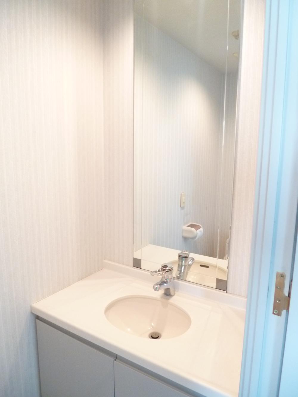 Wash basin, toilet. Indoor (June 2013) Shooting