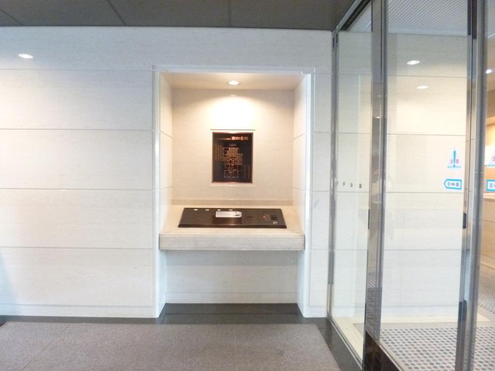 Entrance. Common areas