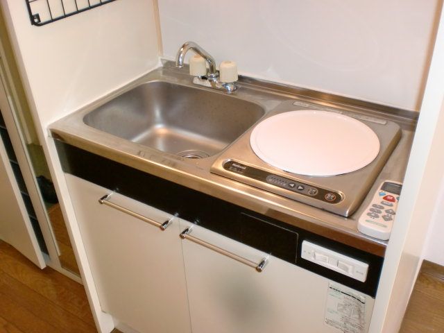 Kitchen. 1-neck electric stove