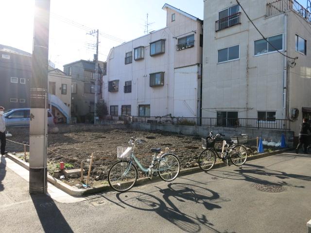 Local appearance photo. Shaping land