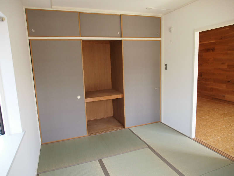Other room space. Also calm perfect Japanese-style room in the bedroom