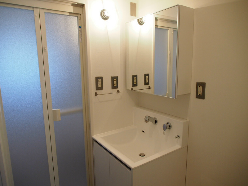 Washroom. It was also adhered to the independent washstand