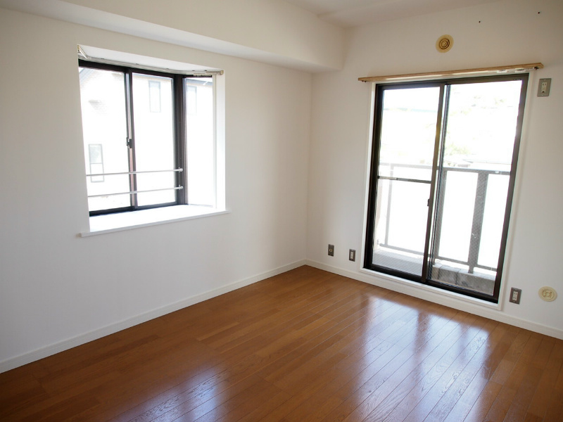 Other room space. South-facing bedroom also good per yang