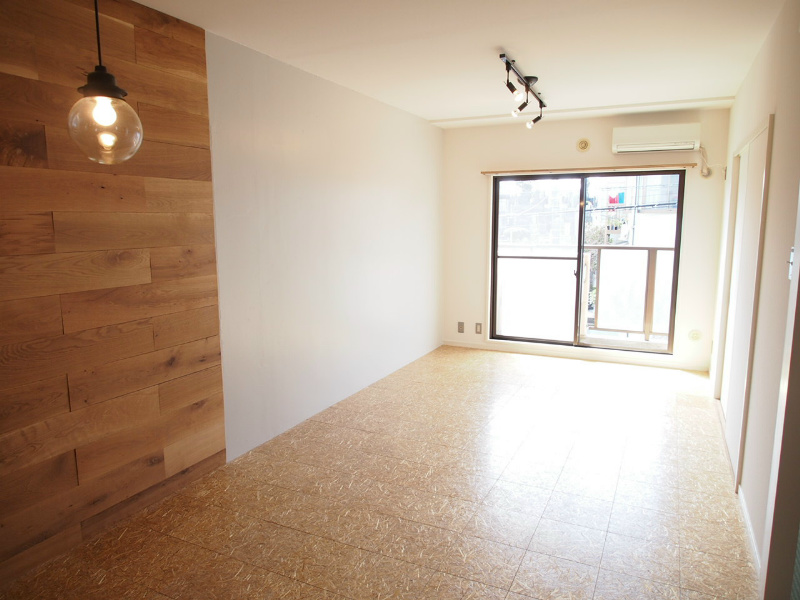 Living and room. Bright LD There is also impact