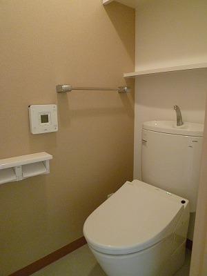 Toilet. Toilet: Indoor (October 2013) Shooting