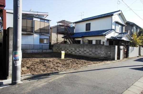 Local photos, including front road. Local (12 May 2013) Shooting