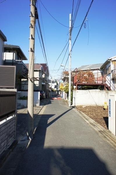 Local photos, including front road. Local (12 May 2013) Shooting