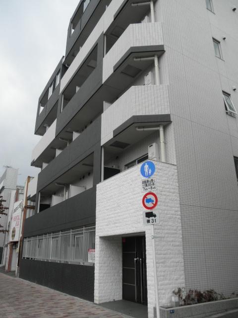 Local appearance photo. Local (11 May 2013) Shooting