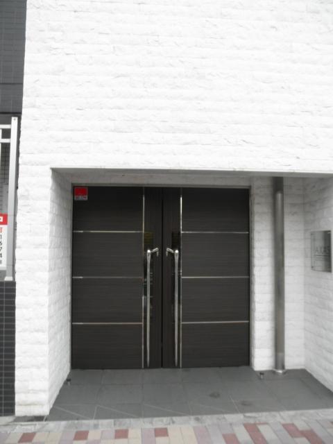 Entrance. Common areas