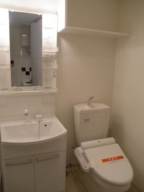 Toilet. Indoor (11 May 2013) Shooting