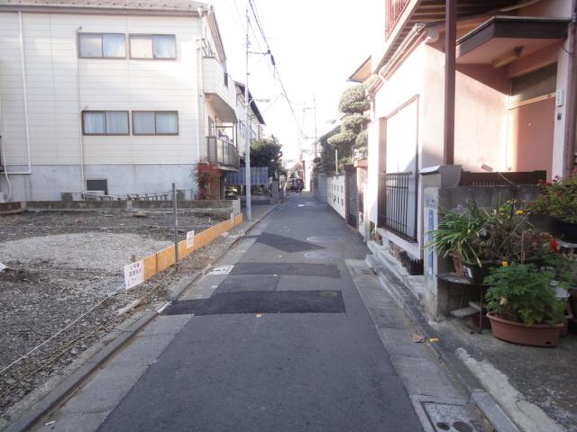 Local photos, including front road. Local (12 May 2013) Shooting