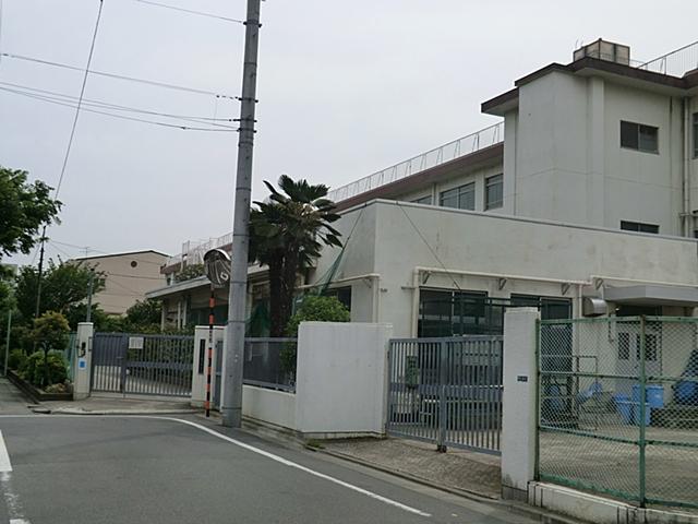 Junior high school. 484m to Ota Ward Hasunuma Junior High School