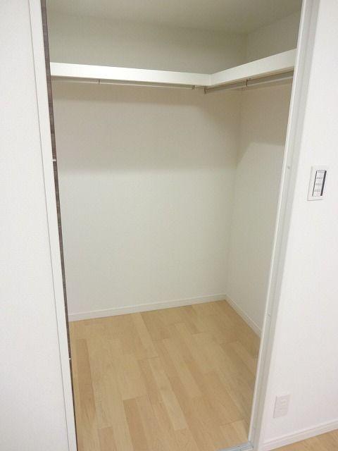 Receipt. Walk-in closet