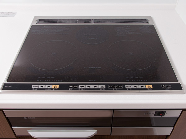 Kitchen.  [IH cooking heater] In addition to the various functions, Cleaning easy peace of mind ・ It has adopted a safe three-necked IH cooking heater. (D type, such as some 2 burners) ※ F type model room