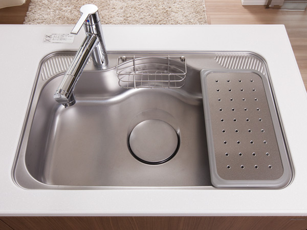 Kitchen.  [ãƒ¯ã,¤ãƒ ‰ ã, · ãƒ³ã,¯ + æ °'å ‡ ã,Šãƒ-ãƒ¬ãƒ¼ãƒ] Also adopted easily washable wide sink a big thing, such as a pot or wok. Also, Since the standard installation draining plate, If installed, such as washing the car can be drained without wet and the top plate. (2DK ・ 2LDK dwelling unit only)