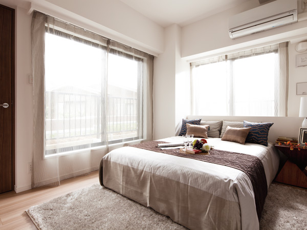 Living.  [Bedroom]  ※ I type model room