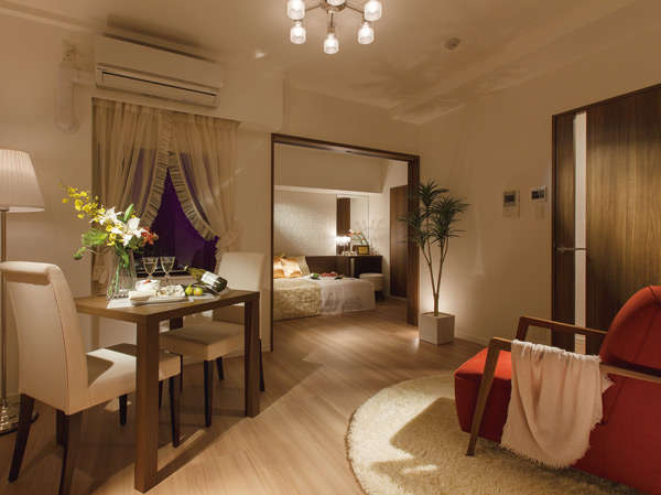 Living.  [Living Dining] Variability of a floor plan attractive single plan.  ※ B2 type model room