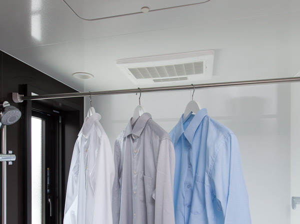 Bathing-wash room.  [Bathroom ventilation dryer] It does not become mom also time of laundry in the busy city life. The property is the bathroom ventilation dryer you can also hang out the laundry even on rainy days in the middle of the night has been standard equipment.