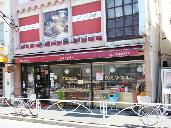 Surrounding environment. Ron Cher (about 450m / 6-minute walk)